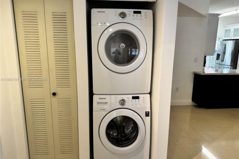 Condominio en alquiler en Doral, Florida, 2 dormitorios, 76.55 m2 № 2066089 - foto 6