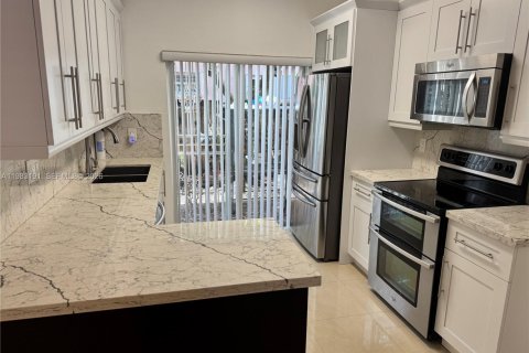 Condominio en alquiler en Doral, Florida, 2 dormitorios, 76.55 m2 № 2066089 - foto 9