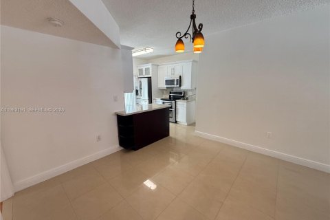 Condominio en alquiler en Doral, Florida, 2 dormitorios, 76.55 m2 № 2066089 - foto 16