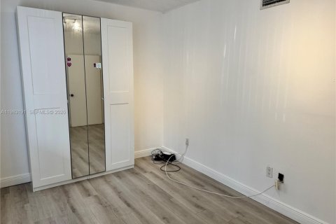 Condominio en alquiler en Doral, Florida, 2 dormitorios, 76.55 m2 № 2066089 - foto 7