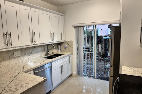 Condominio en alquiler en Doral, Florida, 2 dormitorios, 76.55 m2 № 2066089 - foto 3