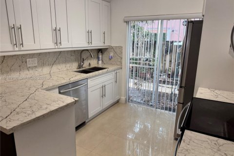 Condominio en Doral, Florida, 2 dormitorios  № 2066089