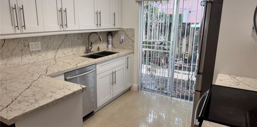 Condominio en Doral, Florida, 2 dormitorios  № 2066089