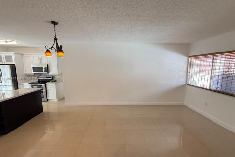 Condominio en alquiler en Doral, Florida, 2 dormitorios, 76.55 m2 № 2066089 - foto 17