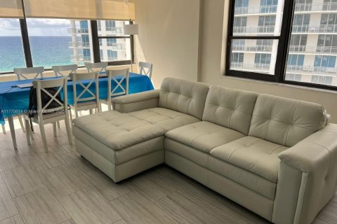 Copropriété à louer à Hollywood, Floride: 2 chambres, 110.55 m2 № 1985574 - photo 4