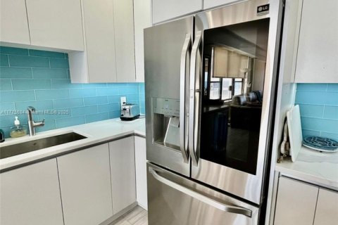 Copropriété à louer à Hollywood, Floride: 2 chambres, 110.55 m2 № 1985574 - photo 6