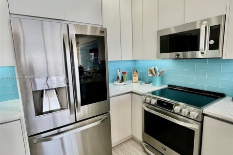 Copropriété à louer à Hollywood, Floride: 2 chambres, 110.55 m2 № 1985574 - photo 7