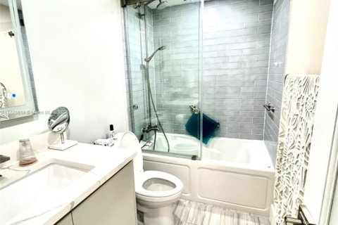 Copropriété à louer à Hollywood, Floride: 2 chambres, 110.55 m2 № 1985574 - photo 13