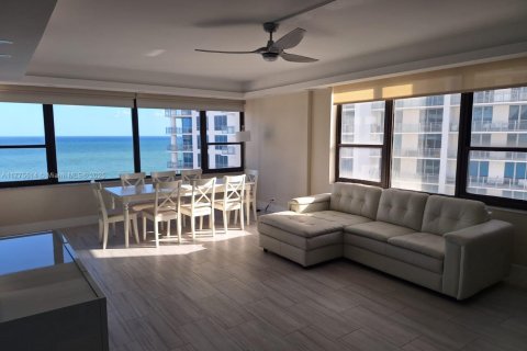 Copropriété à louer à Hollywood, Floride: 2 chambres, 110.55 m2 № 1985574 - photo 3