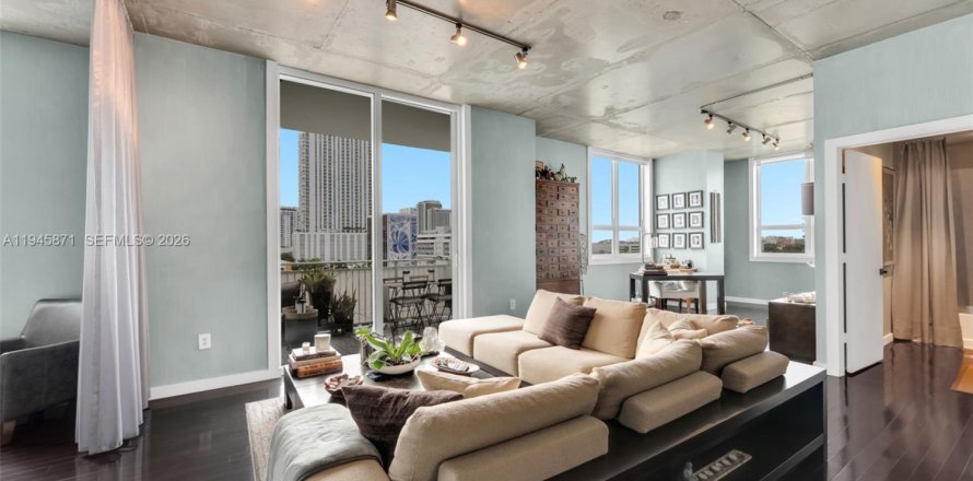 Кондоминиум с 2 спальнями в Майами, Флорида № 2001891