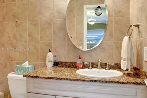 Condominio en venta en Lauderdale Lakes, Florida, 2 dormitorios, 87.7 m2 № 1984705 - foto 29