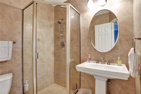 Condominio en venta en Lauderdale Lakes, Florida, 2 dormitorios, 87.7 m2 № 1984705 - foto 22