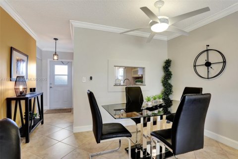Condominio en venta en Lauderdale Lakes, Florida, 2 dormitorios, 87.7 m2 № 1984705 - foto 11