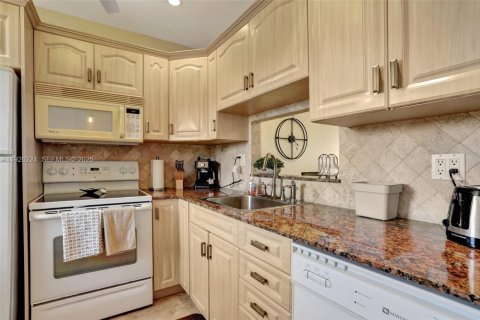 Condominio en venta en Lauderdale Lakes, Florida, 2 dormitorios, 87.7 m2 № 1984705 - foto 4