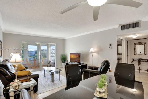 Condominio en venta en Lauderdale Lakes, Florida, 2 dormitorios, 87.7 m2 № 1984705 - foto 12