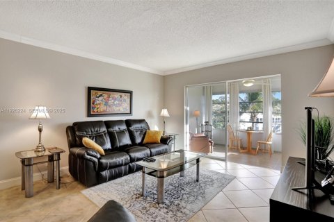 Condominio en venta en Lauderdale Lakes, Florida, 2 dormitorios, 87.7 m2 № 1984705 - foto 14