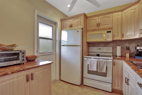 Condominio en venta en Lauderdale Lakes, Florida, 2 dormitorios, 87.7 m2 № 1984705 - foto 6