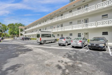 Condominio en venta en Lauderdale Lakes, Florida, 2 dormitorios, 87.7 m2 № 1984705 - foto 5