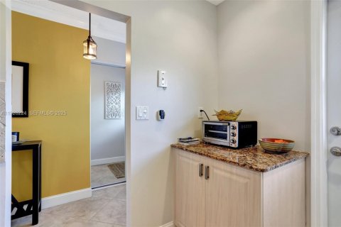 Condominio en venta en Lauderdale Lakes, Florida, 2 dormitorios, 87.7 m2 № 1984705 - foto 9