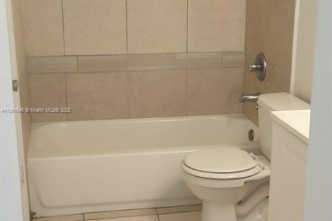 Condo in Miami, Florida, 1 bedroom  № 1891579 - photo 9