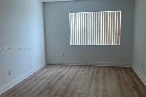 Condo in Miami, Florida, 1 bedroom  № 1891579 - photo 8