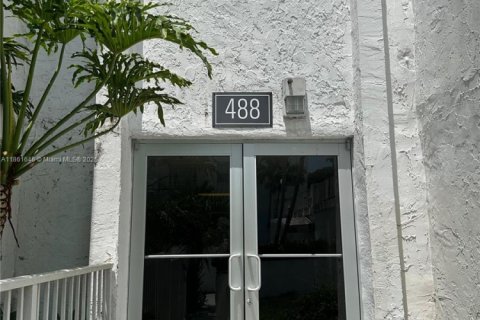 Condo in Miami, Florida, 1 bedroom  № 1891579 - photo 2