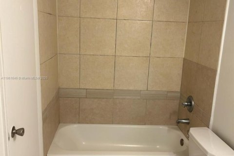 Condo in Miami, Florida, 1 bedroom  № 1891579 - photo 10