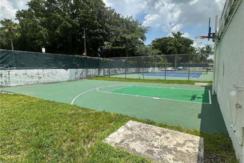 Condo in Miami, Florida, 1 bedroom  № 1891579 - photo 15
