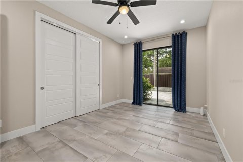 House in Orlando, Florida 4 bedrooms, 274.99 sq.m. № 2100691 - photo 13