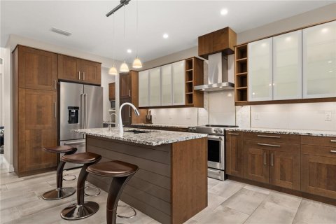 House in Orlando, Florida 4 bedrooms, 274.99 sq.m. № 2100691 - photo 3