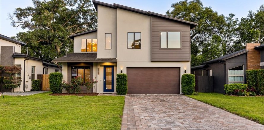 House in Orlando, Florida 4 bedrooms, 274.99 sq.m. № 2100691