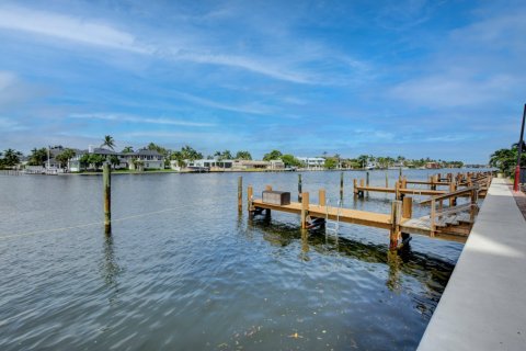 Condo in Highland Beach, Florida, 2 bedrooms  № 1127751 - photo 1
