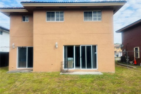 House in Miami, Florida 4 bedrooms, 169.83 sq.m. № 2061005