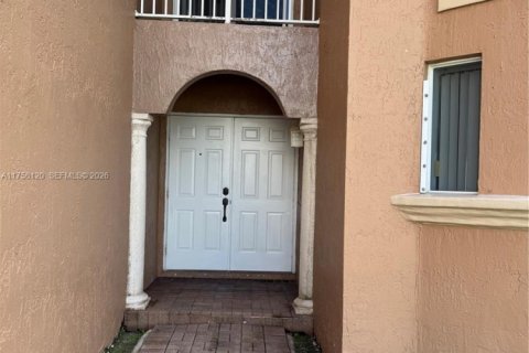 House in Miami, Florida 4 bedrooms, 169.83 sq.m. № 2061005 - photo 30