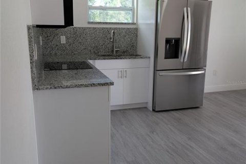 Apartamento en alquiler en Tampa, Florida, 2 dormitorios, 83.61 m2 № 2273080 - foto 3