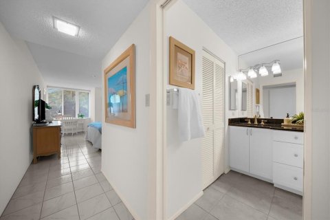 Condo in Longboat Key, Florida, 2 bedrooms  № 2375695 - photo 11