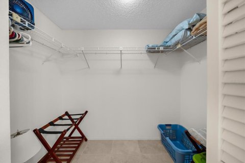 Condo in Longboat Key, Florida, 2 bedrooms  № 2375695 - photo 16