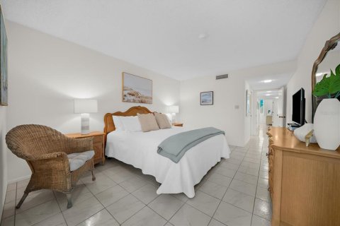 Condo in Longboat Key, Florida, 2 bedrooms  № 2375695 - photo 21