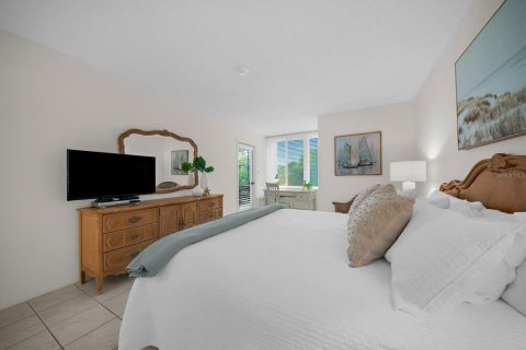 Condo in Longboat Key, Florida, 2 bedrooms  № 2375695 - photo 18