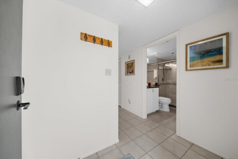 Condo in Longboat Key, Florida, 2 bedrooms  № 2375695 - photo 9