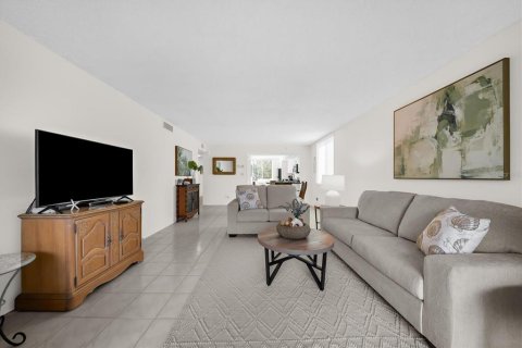 Condo in Longboat Key, Florida, 2 bedrooms  № 2375695 - photo 28