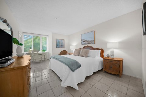 Condo in Longboat Key, Florida, 2 bedrooms  № 2375695 - photo 17
