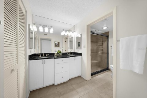 Condo in Longboat Key, Florida, 2 bedrooms  № 2375695 - photo 12