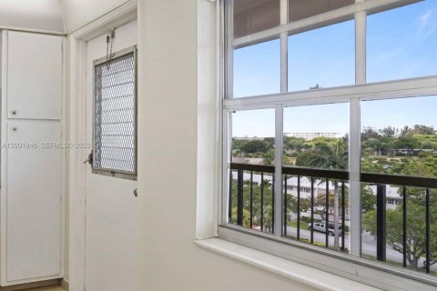 Copropriété à vendre à Pompano Beach, Floride: 2 chambres, 102.19 m2 № 2067836 - photo 16