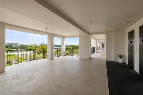 Copropriété à vendre à Pompano Beach, Floride: 2 chambres, 102.19 m2 № 2067836 - photo 18