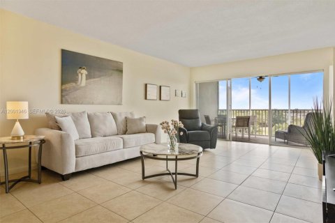 Copropriété à vendre à Pompano Beach, Floride: 2 chambres, 102.19 m2 № 2067836 - photo 3