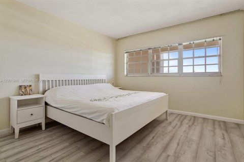 Copropriété à vendre à Pompano Beach, Floride: 2 chambres, 102.19 m2 № 2067836 - photo 12