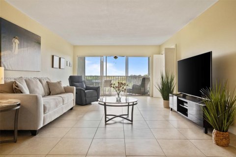Copropriété à vendre à Pompano Beach, Floride: 2 chambres, 102.19 m2 № 2067836 - photo 2