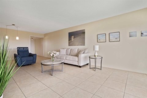 Copropriété à vendre à Pompano Beach, Floride: 2 chambres, 102.19 m2 № 2067836 - photo 4