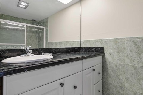 Copropriété à vendre à Pompano Beach, Floride: 2 chambres, 102.19 m2 № 2067836 - photo 14